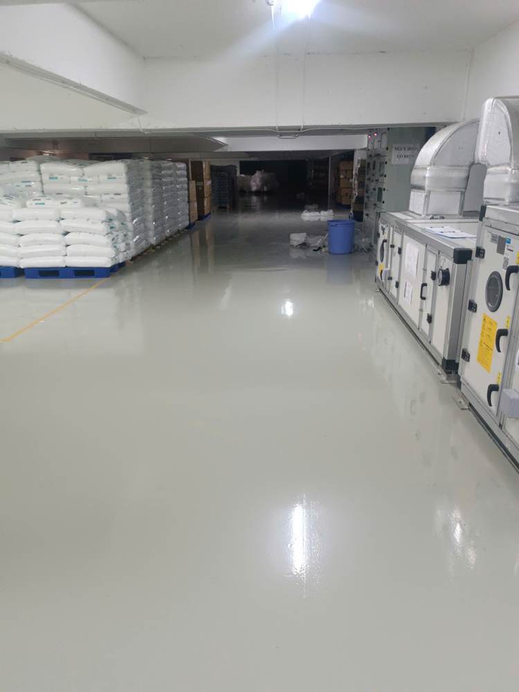 Tầng 3 khu nguyên liệu, pallet hai bên
